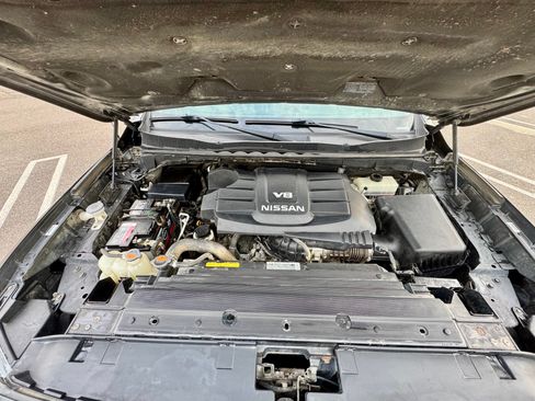 Used 2018 Nissan Titan SV image 21
