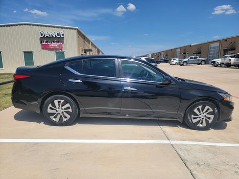 Used 2020 Nissan Altima 2.5 S FWD image 11