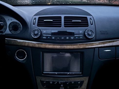 Used 2008 Mercedes-Benz E 550 Sedan image 10