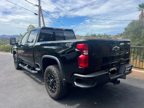 Used 2022 Chevrolet Silverado 2500 LT w/ Midnight Edition AWD/4WD image 9