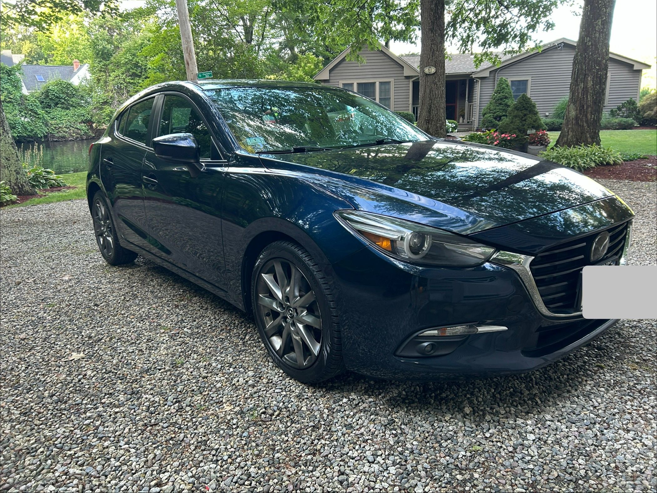 Used 2018 MAZDA MAZDA3 Grand Touring w/ Premium Equipment Package FWD image 4