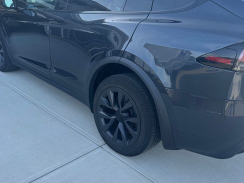 Used 2024 Tesla Model X image 10