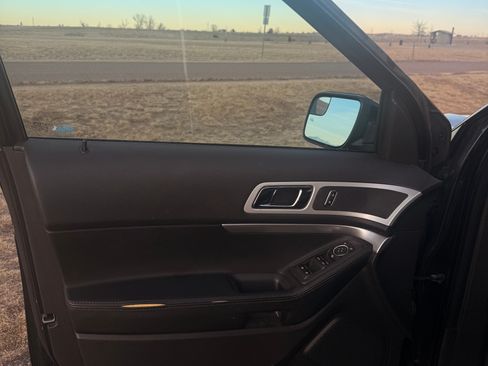 Used 2013 Ford Explorer XLT image 23