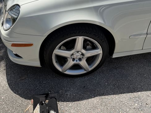 Used 2009 Mercedes-Benz E 550 Sedan image 5