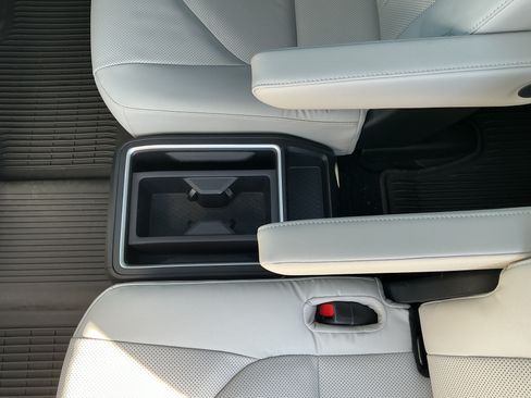 Used 2025 Toyota Grand Highlander AWD image 23