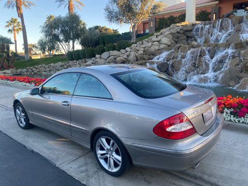 Used 2008 Mercedes-Benz CLK 350 Coupe image 4