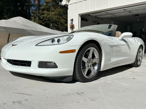 Used 2007 Chevrolet Corvette Convertible w/ Preferred Equipment Group RWD image 6