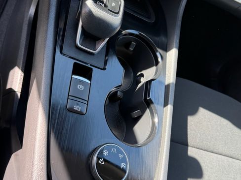 Used 2023 Nissan Rogue S AWD/4WD image 19