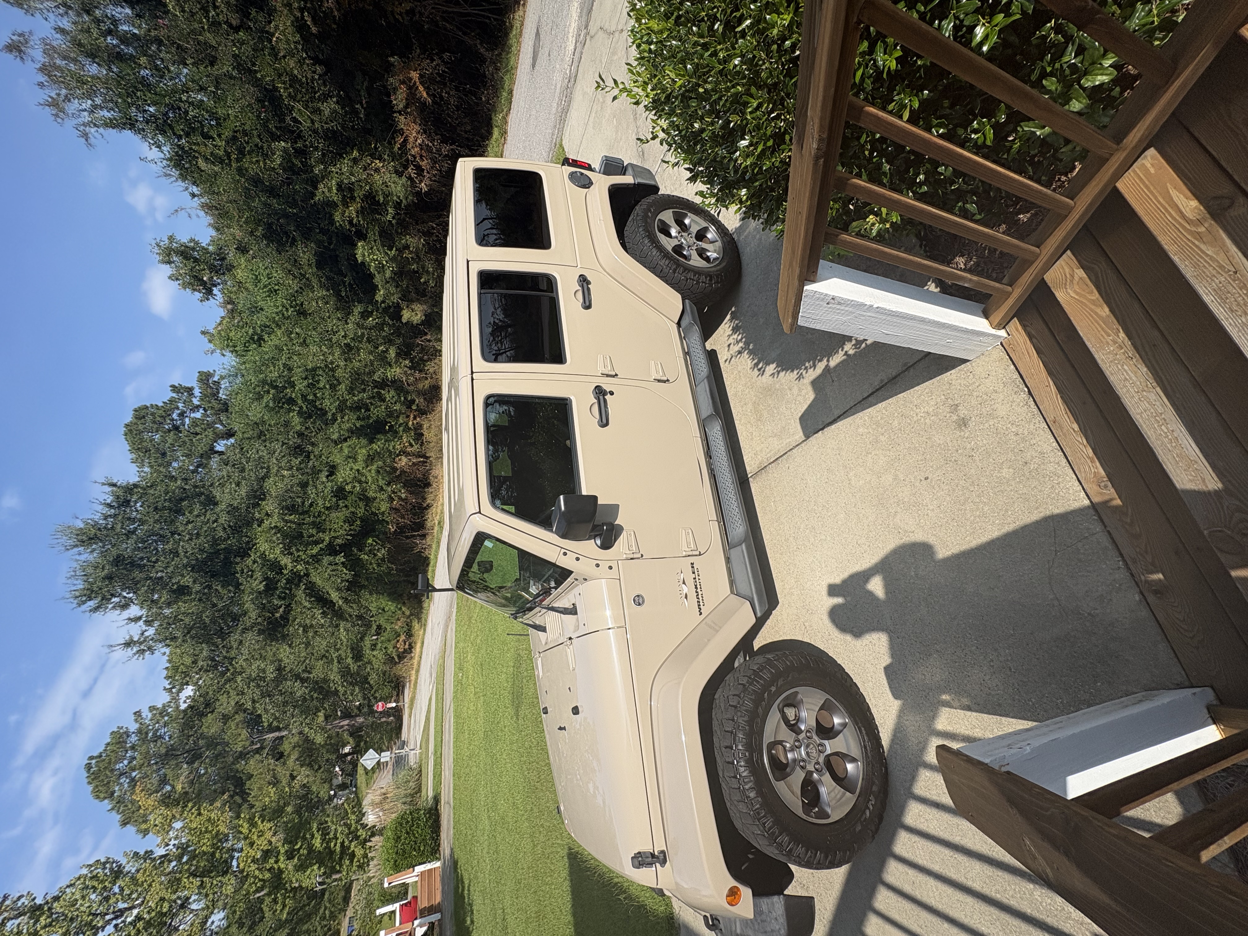 Used 2016 Jeep Wrangler Unlimited Sahara w/ Connectivity Group AWD/4WD image 4