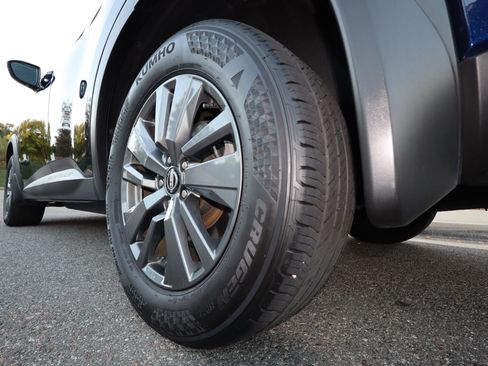 Used 2022 Nissan Pathfinder SV image 9