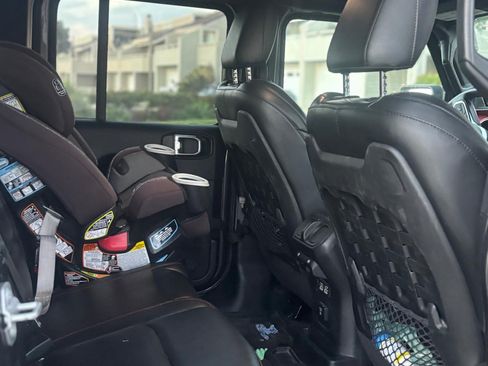 Used 2018 Jeep Wrangler Unlimited Rubicon image 10