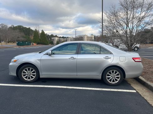 Used 2011 Toyota Camry XLE image 6