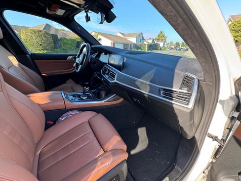 Used 2021 BMW X7 M50i image 22