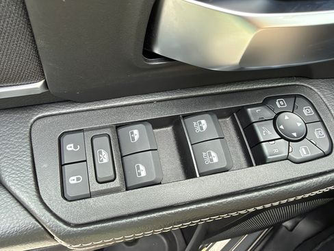 Used 2025 RAM 2500 Big Horn AWD/4WD image 16
