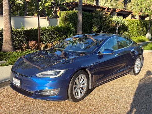 Used 2017 Tesla Model S 75D AWD/4WD image 5