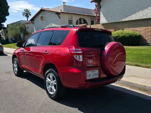 Used 2012 Toyota RAV4 FWD V6 w/ Upgrade Value Pkg image 4
