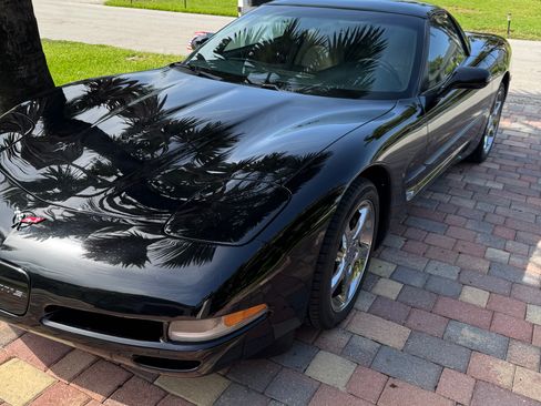 Used 1998 Chevrolet Corvette Coupe RWD image 4
