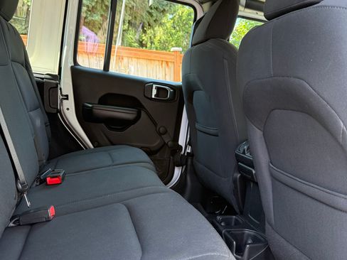 Used 2018 Jeep Wrangler Unlimited Sport AWD/4WD image 11