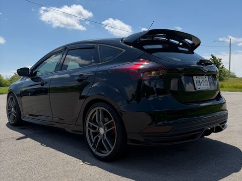 Used 2018 Ford Focus ST w/ Equipment Group 401A FWD image 6