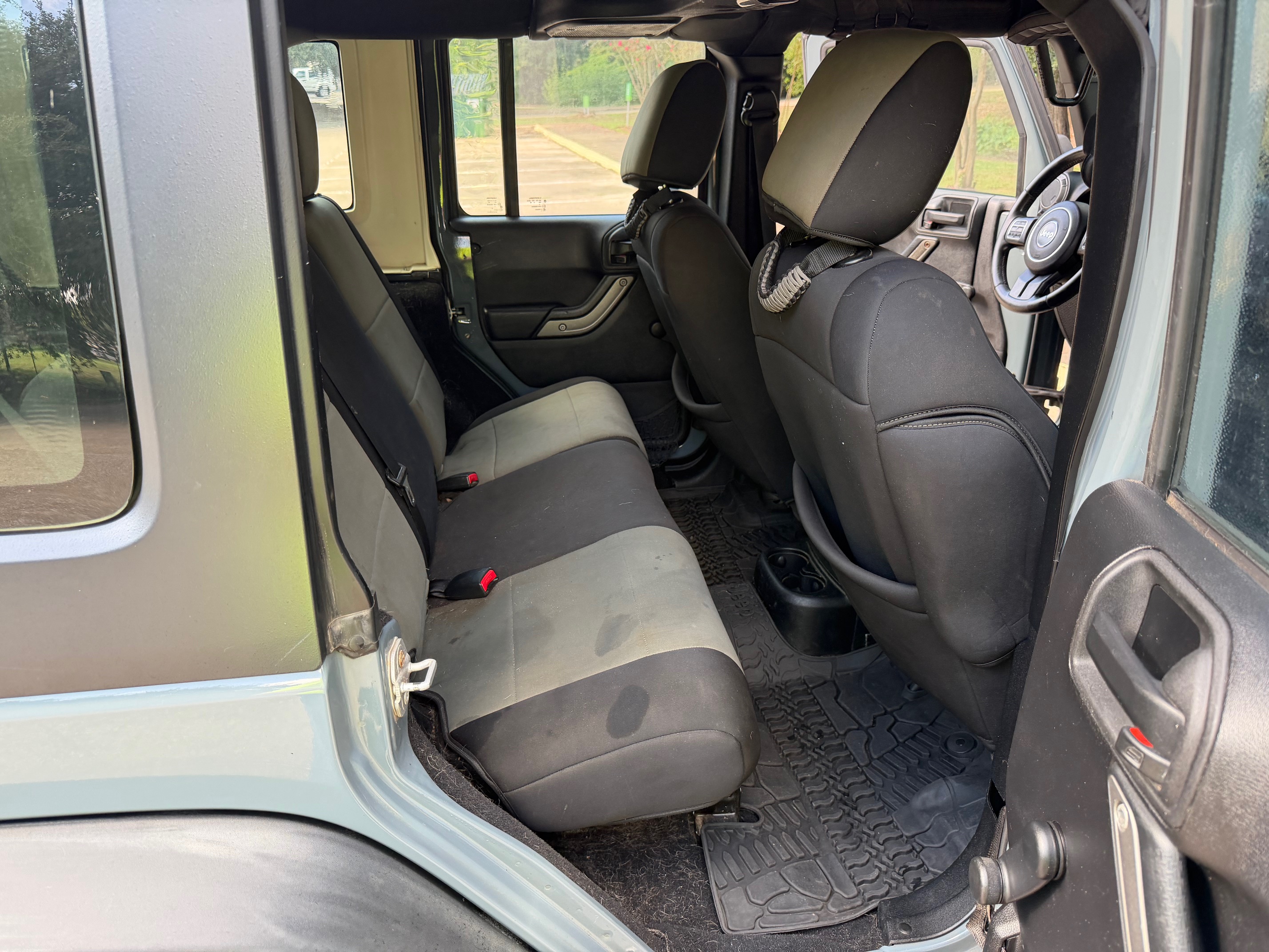 Used 2015 Jeep Wrangler Unlimited Sport w/ Connectivity Group AWD/4WD image 8