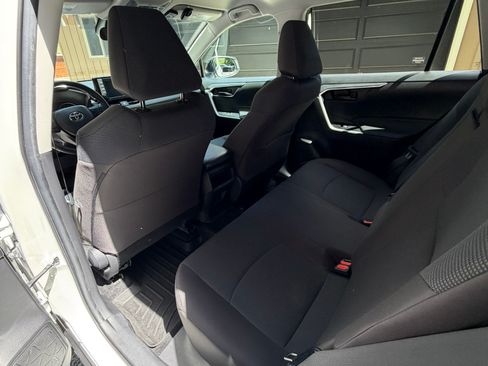 Used 2021 Toyota RAV4 LE AWD/4WD image 13