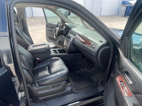 Used 2012 GMC Yukon SLT w/ SLT Chrome Package image 12