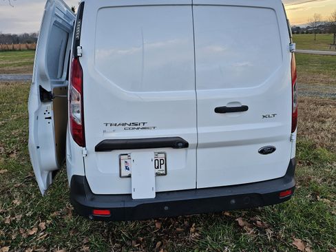 Used 2019 Ford Transit Connect XLT image 4