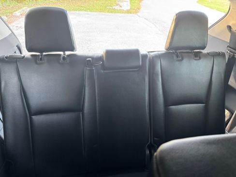 Used 2021 Toyota Highlander XLE image 18