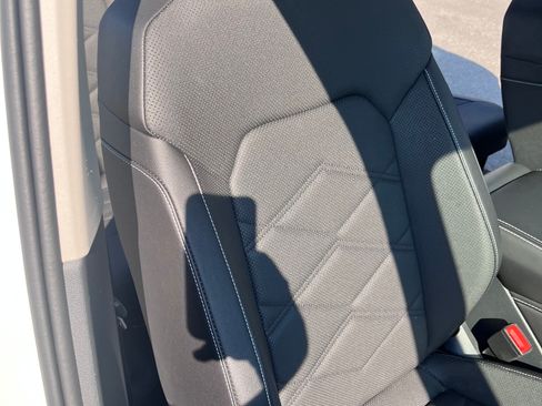 Used 2025 Volkswagen Atlas SE AWD/4WD image 19
