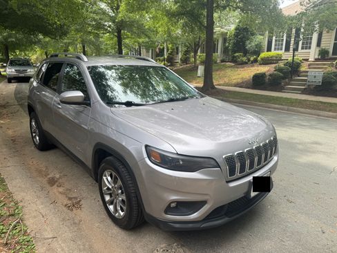Used 2019 Jeep Cherokee Latitude Plus w/ Cold Weather Group FWD image 10