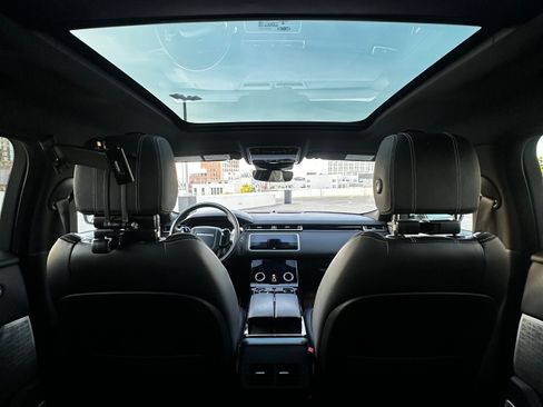 Used 2018 Land Rover Range Rover Velar R-Dynamic SE AWD/4WD image 9