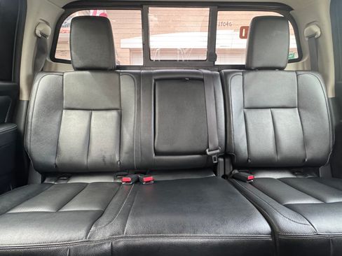 Used 2020 Nissan Titan SL w/ Moonroof Package AWD/4WD image 18