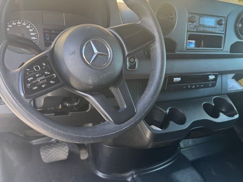 Used 2021 Mercedes-Benz Sprinter 2500 image 12