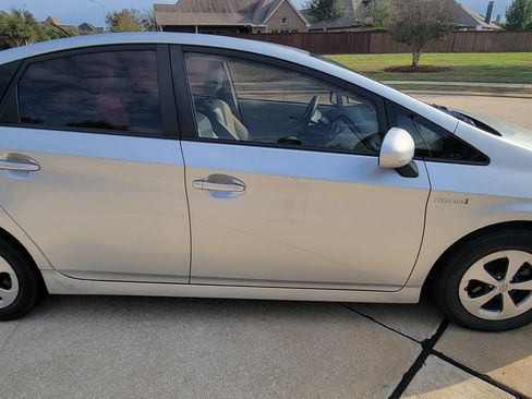 Used 2013 Toyota Prius Two image 2