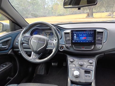 Used 2015 Chrysler 200 S image 6