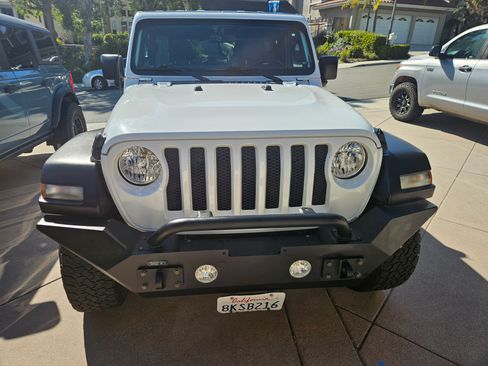 Used 2019 Jeep Wrangler Unlimited Sport image 9