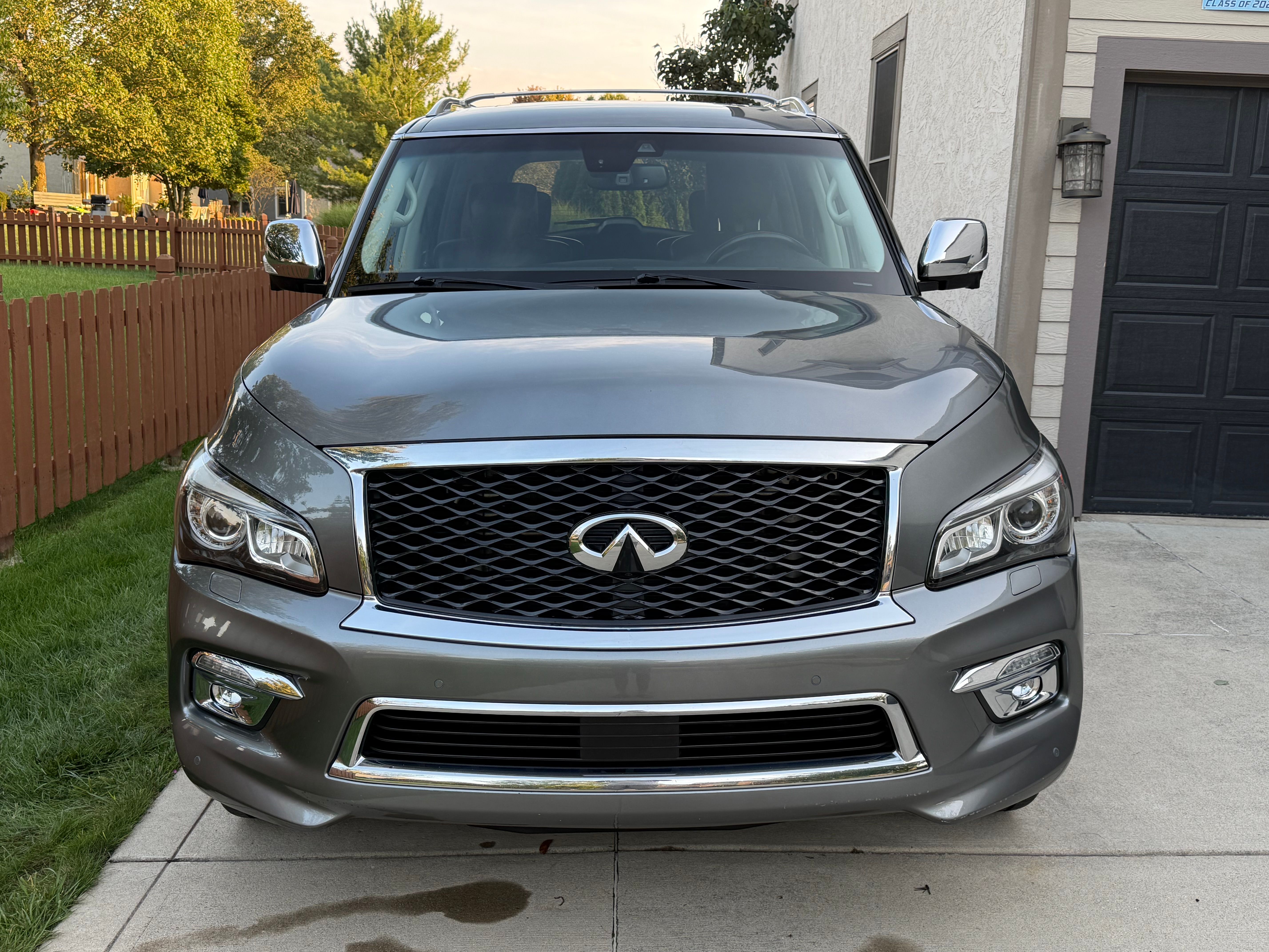 Used 2017 INFINITI QX80 4WD w/ Deluxe Technology Package image 4