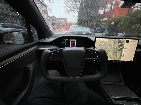 Used 2022 Tesla Model X image 17