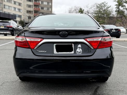 Used 2015 Toyota Camry LE image 8