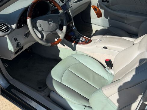 Used 2005 Mercedes-Benz CLK 320 Cabriolet image 13