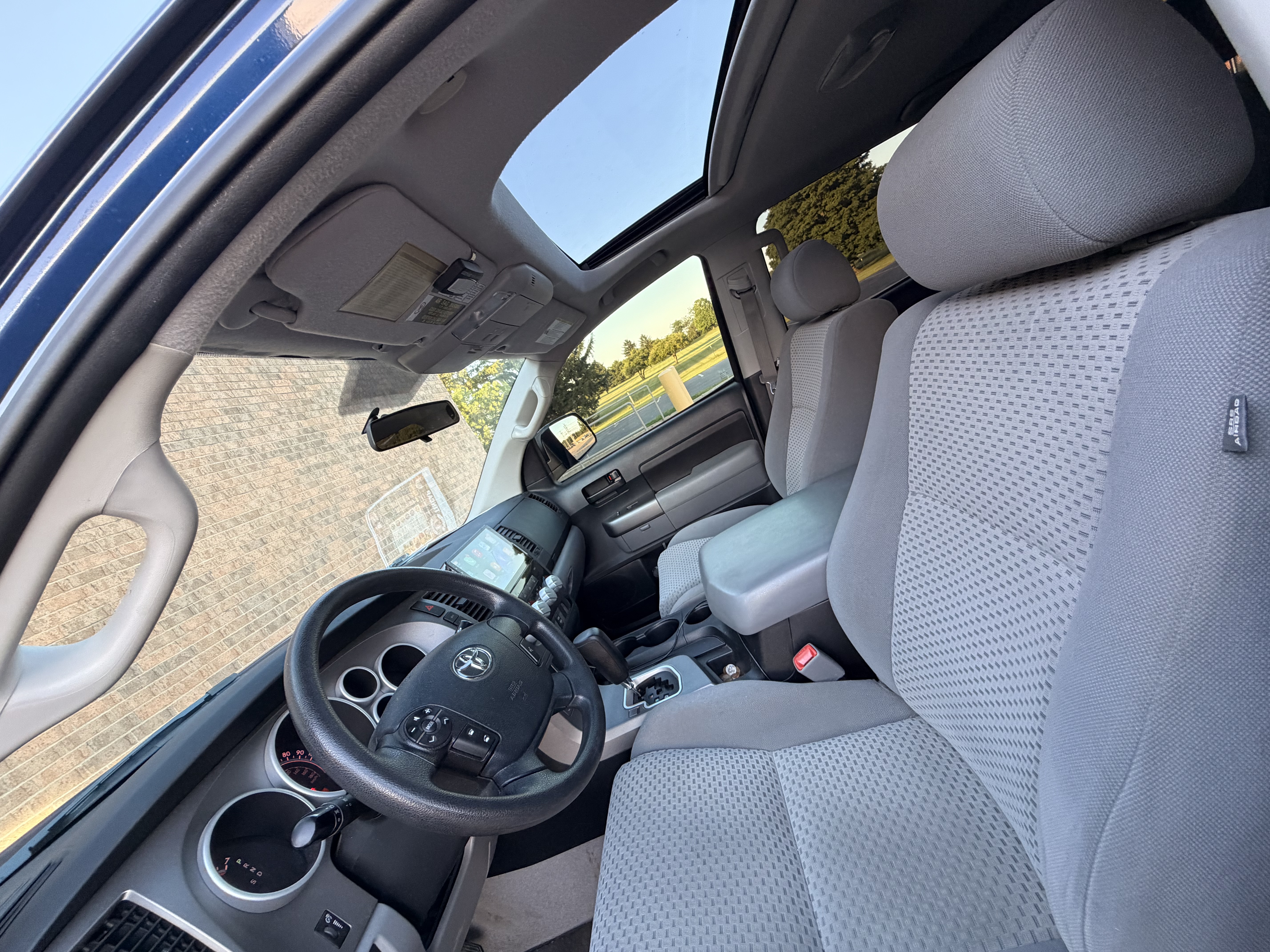 Used 2011 Toyota Tundra 4x4 CrewMax w/ SR5 Pkg image 10