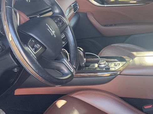 Used 2017 Maserati Levante image 8