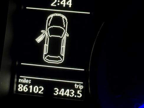 Used 2012 Volkswagen Golf R 4-Door image 11