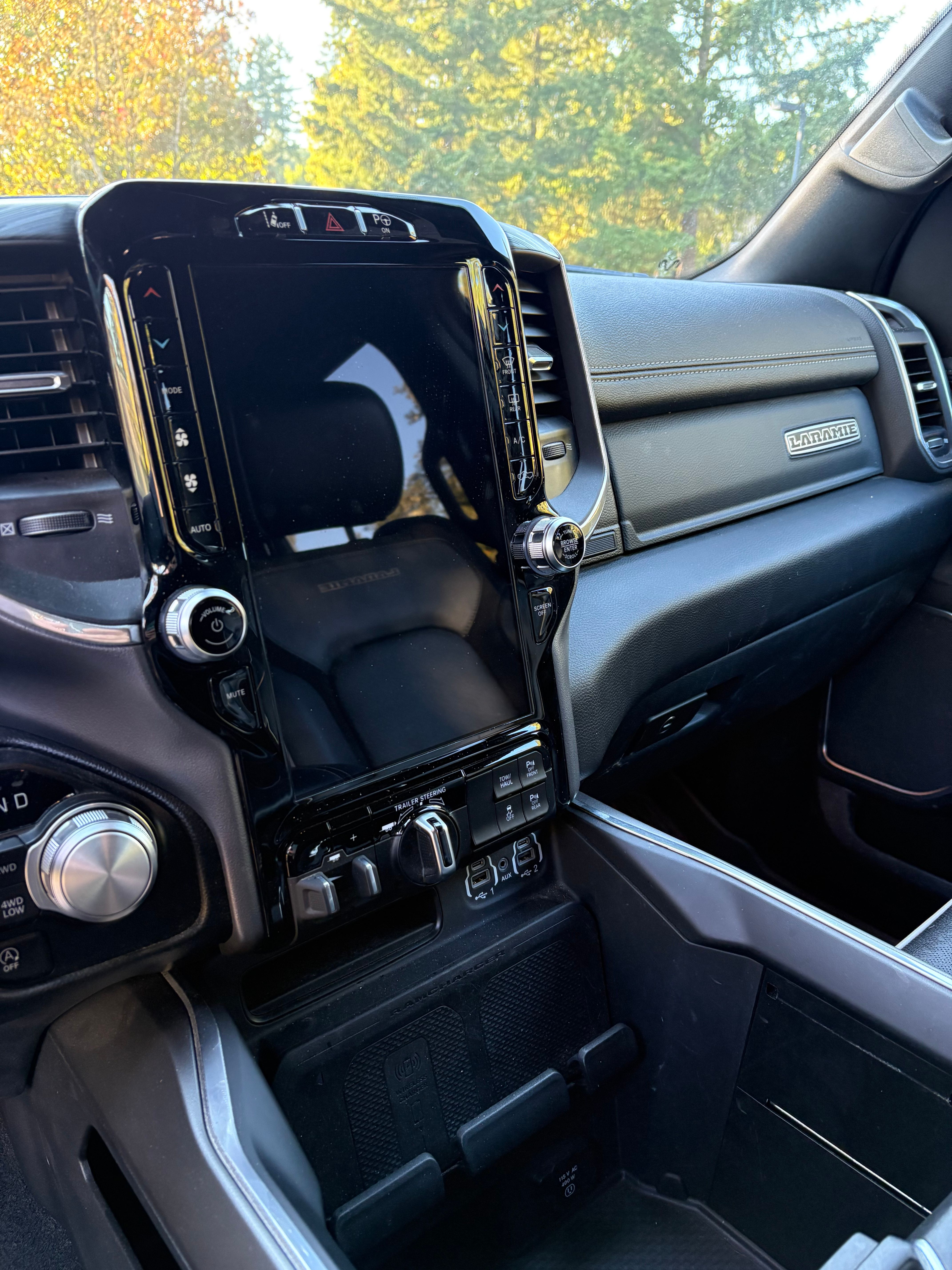 Used 2023 RAM 1500 Laramie AWD/4WD image 5