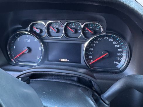 Used 2019 Chevrolet Suburban LT image 5