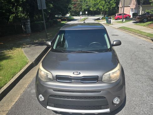 Used 2018 Kia Soul + FWD image 2