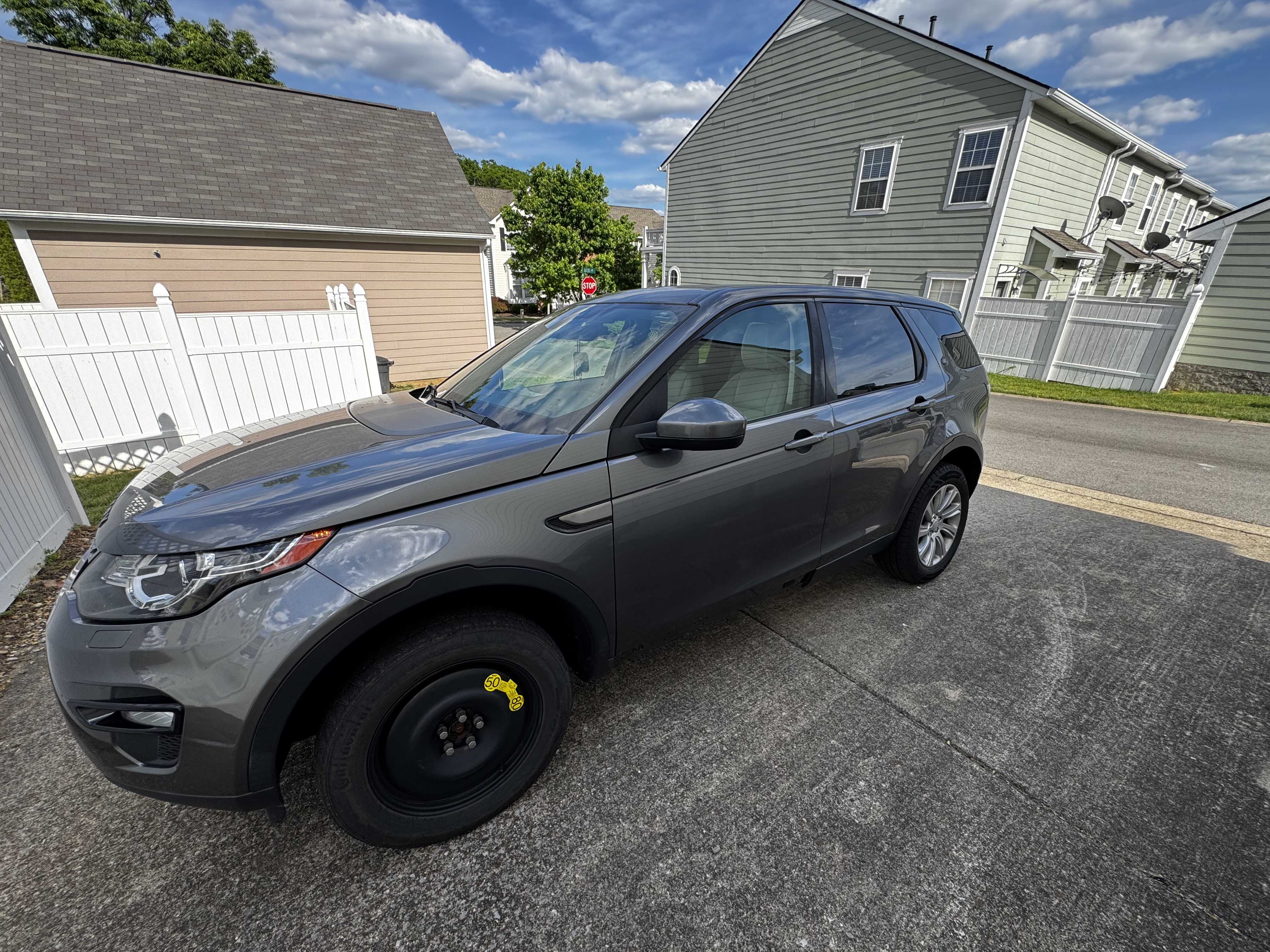 Used 2016 Land Rover Discovery Sport SE AWD/4WD image 4