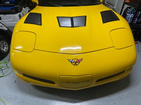 Used 2002 Chevrolet Corvette Z06 w/ Memory Pkg image 2