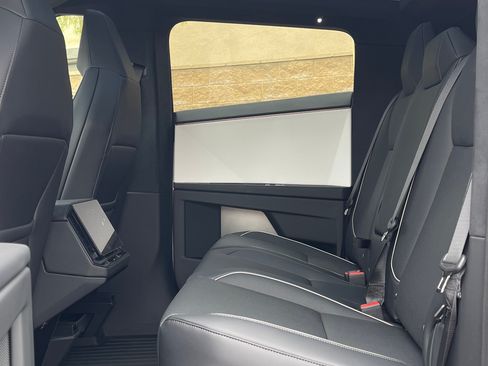 Used 2024 Tesla Cybertruck AWD Crew Cab image 24