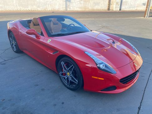 Used 2015 Ferrari California T image 8